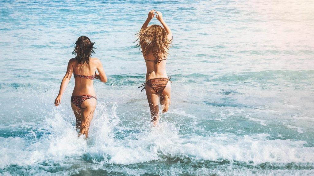 Home Volwassene leert zwemmen als volwassene met ontspannen borstcrawl techniek in zwembad bij Swim in Balance